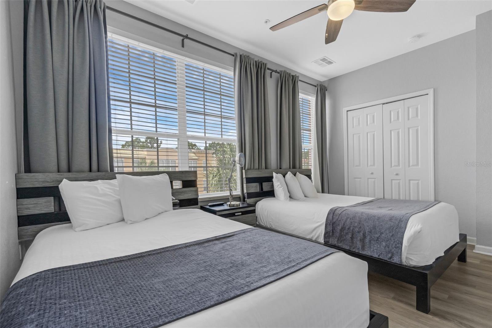 Image 15 of 43 For 5038 Tideview Circle 21