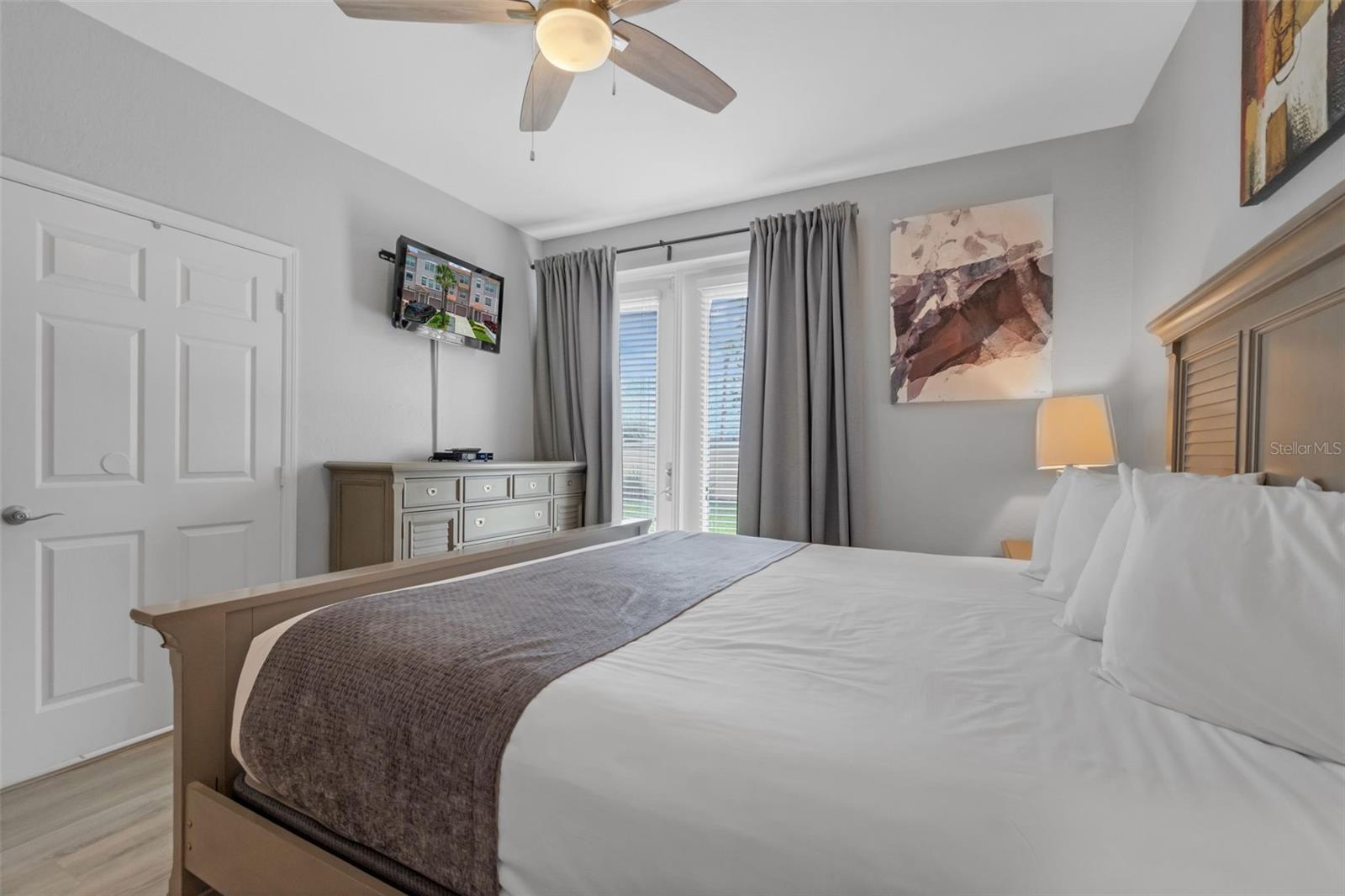 Image 19 of 43 For 5038 Tideview Circle 21