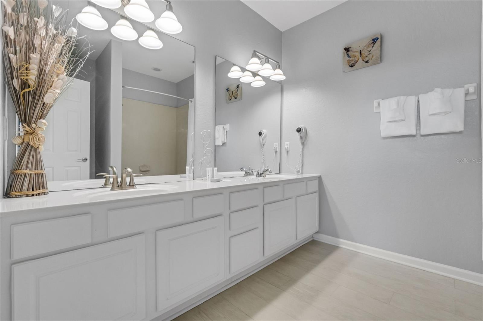 Image 22 of 43 For 5038 Tideview Circle 21