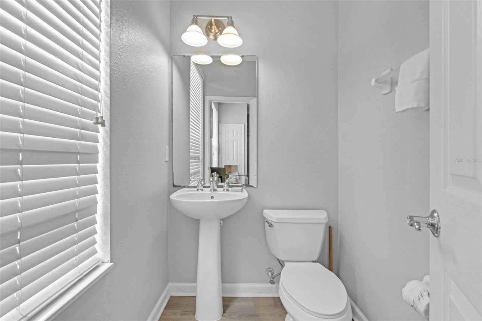 Image 24 of 43 For 5038 Tideview Circle 21