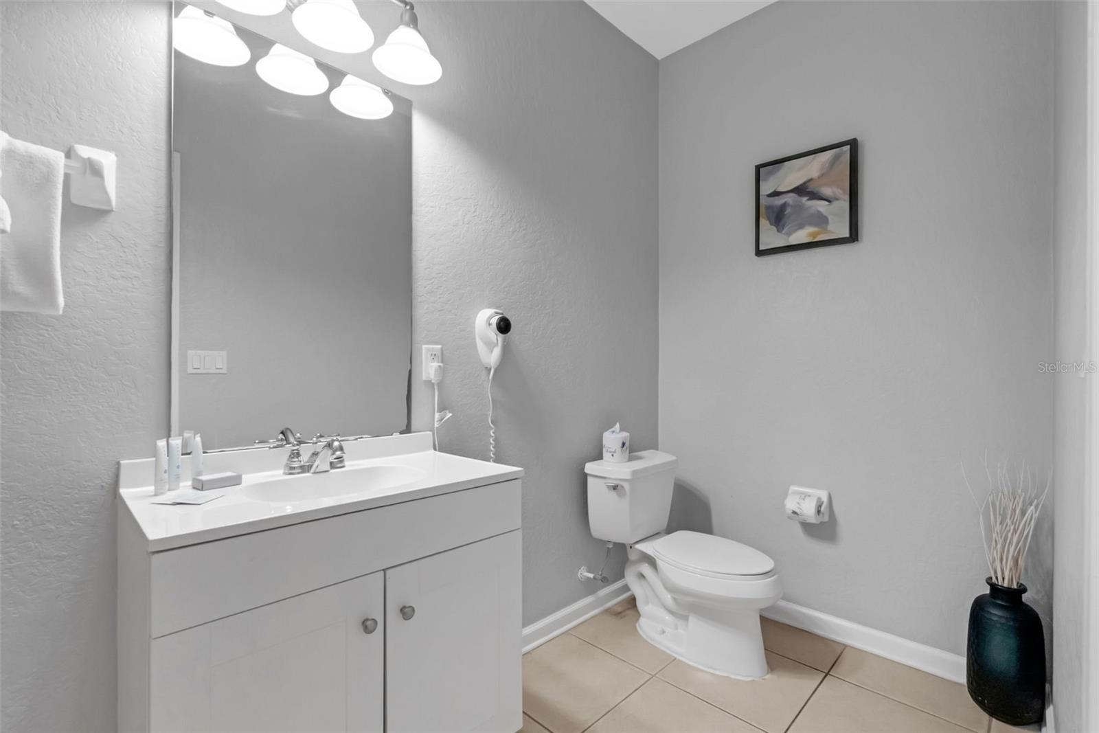 Image 26 of 43 For 5038 Tideview Circle 21
