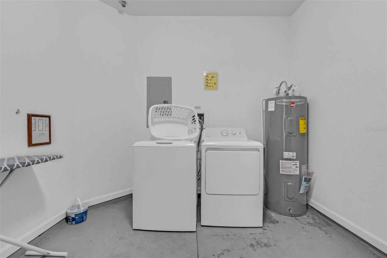 Image 27 of 43 For 5038 Tideview Circle 21