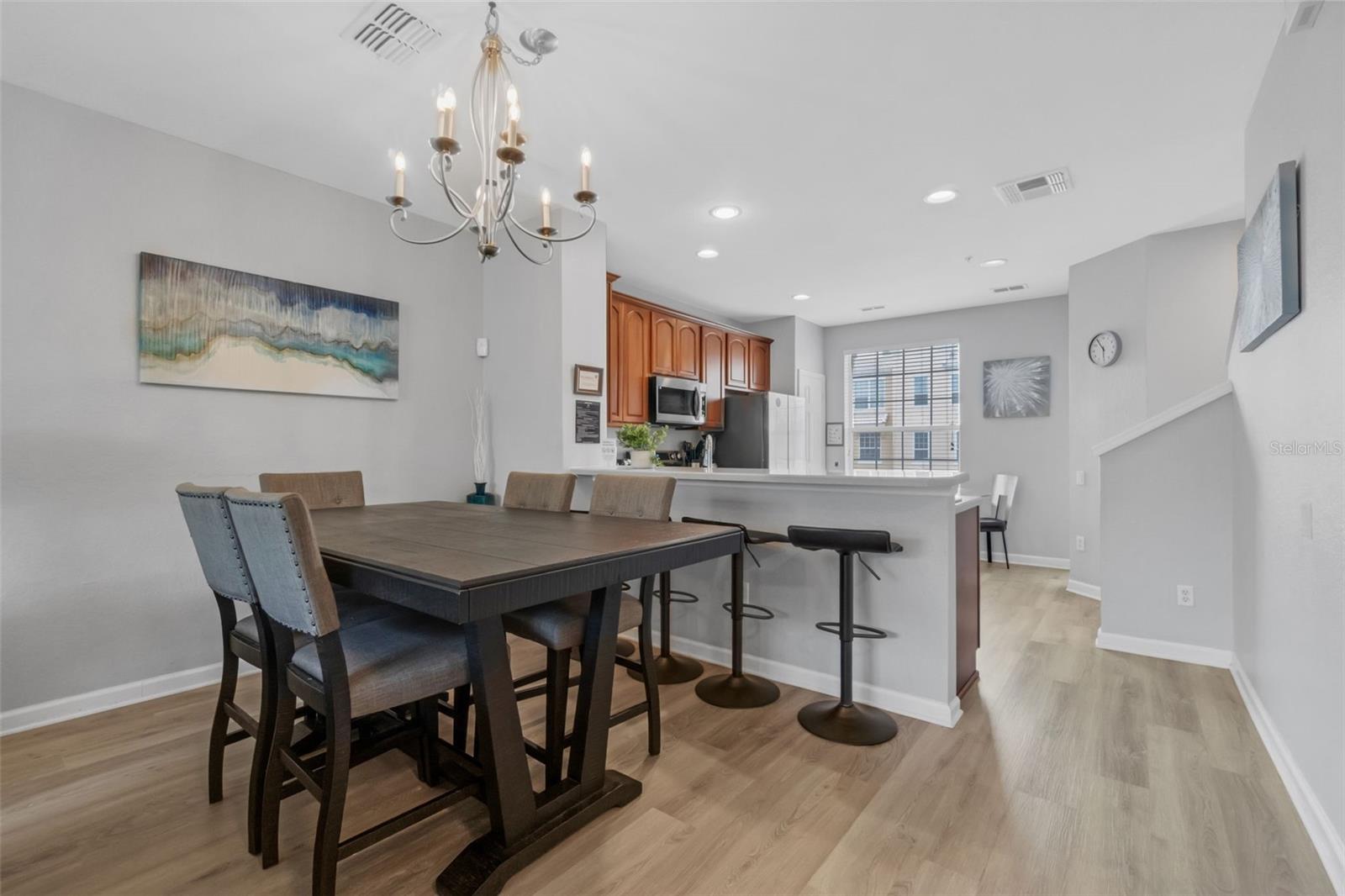 Image 7 of 43 For 5038 Tideview Circle 21