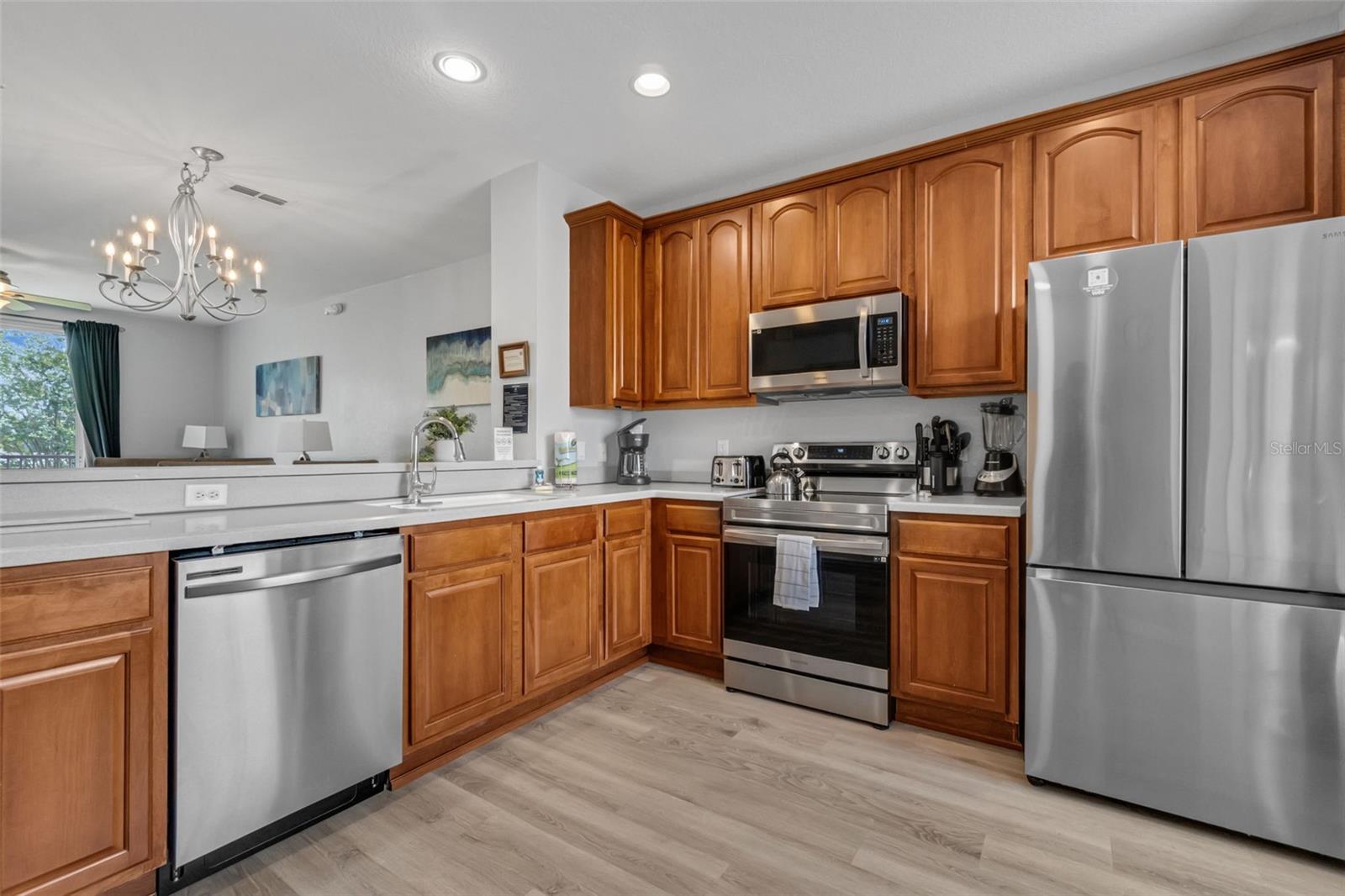 Image 8 of 43 For 5038 Tideview Circle 21