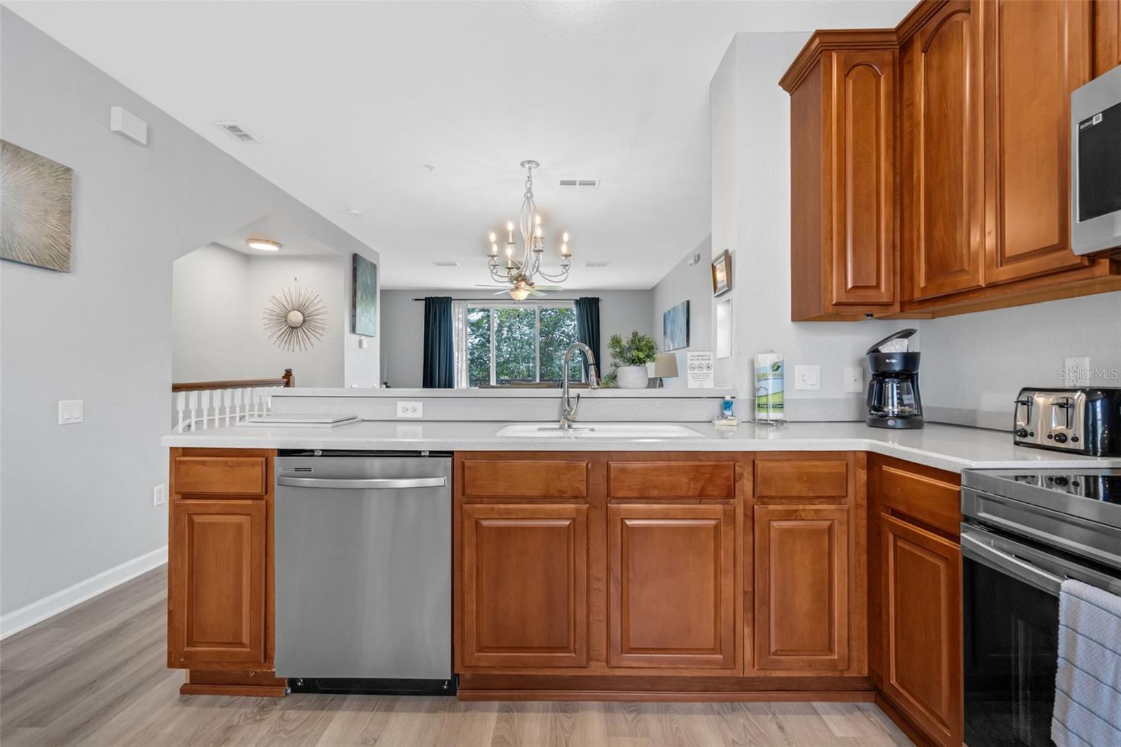 Image 9 of 43 For 5038 Tideview Circle 21