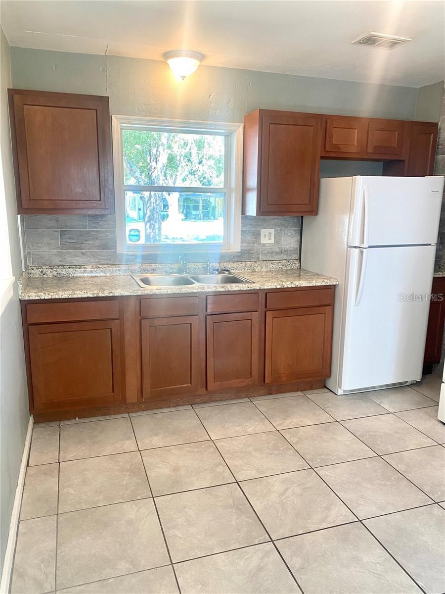 Image 3 of 6 For 721 Clyde Avenue S