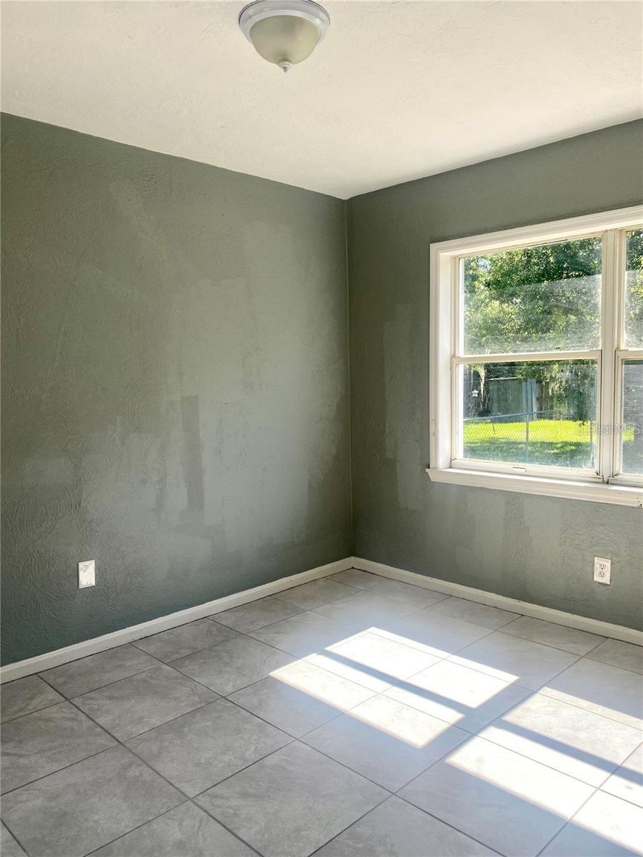 Image 4 of 6 For 721 Clyde Avenue S