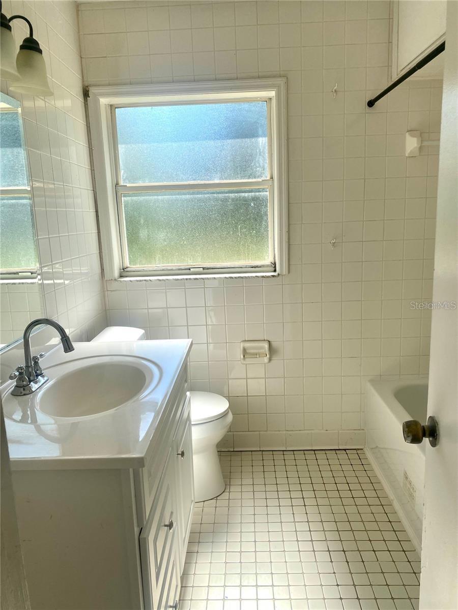 Image 5 of 6 For 721 Clyde Avenue S