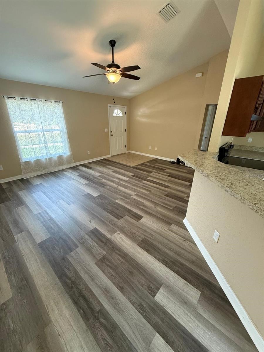 Image 3 of 15 For 15761 23rd Avenue Road