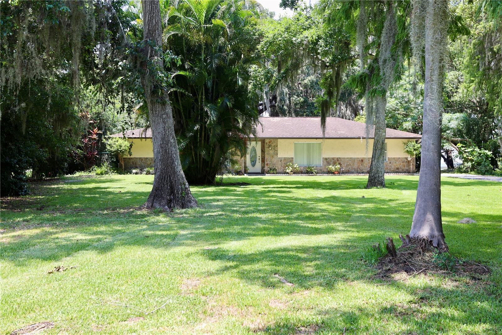 Image 10 of 67 For 860 Oak Shore Drive