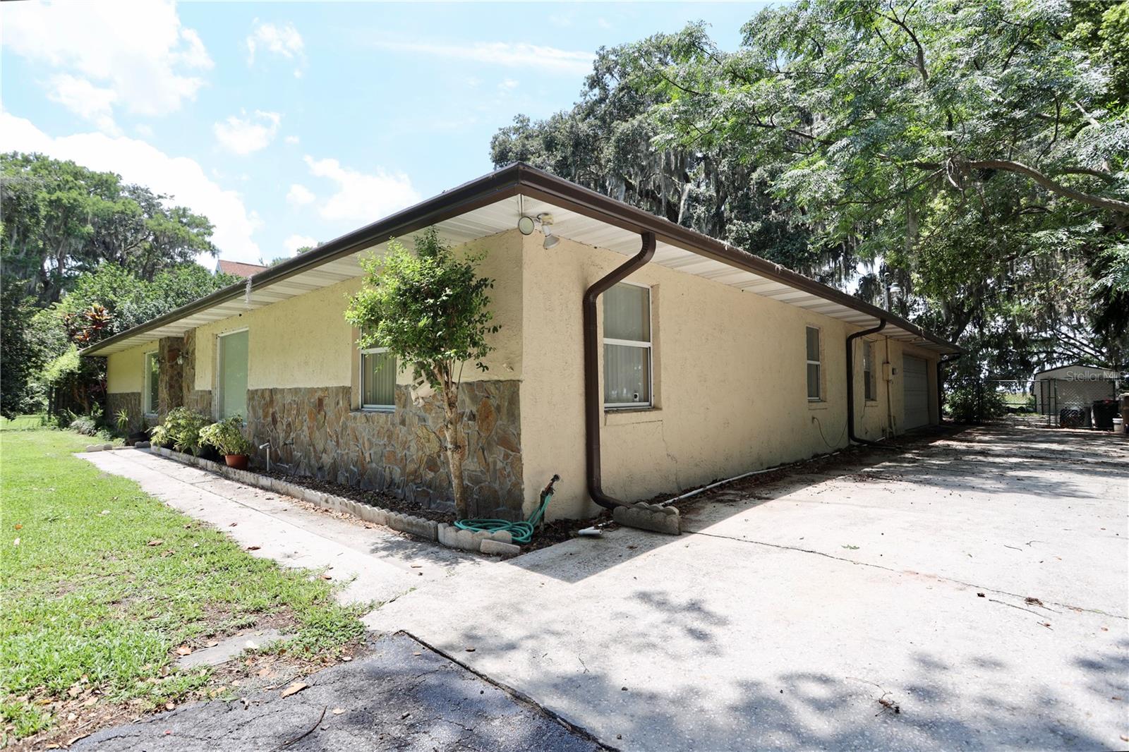 Image 13 of 67 For 860 Oak Shore Drive