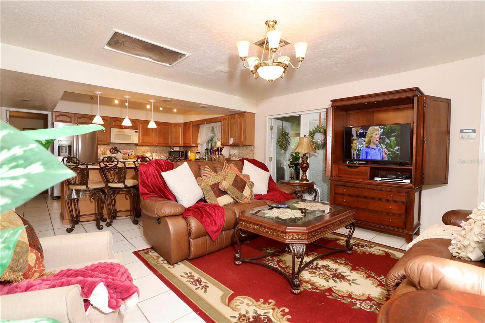 Image 21 of 67 For 860 Oak Shore Drive