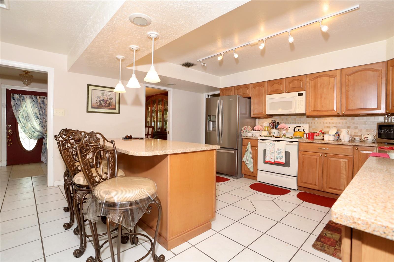 Image 22 of 67 For 860 Oak Shore Drive