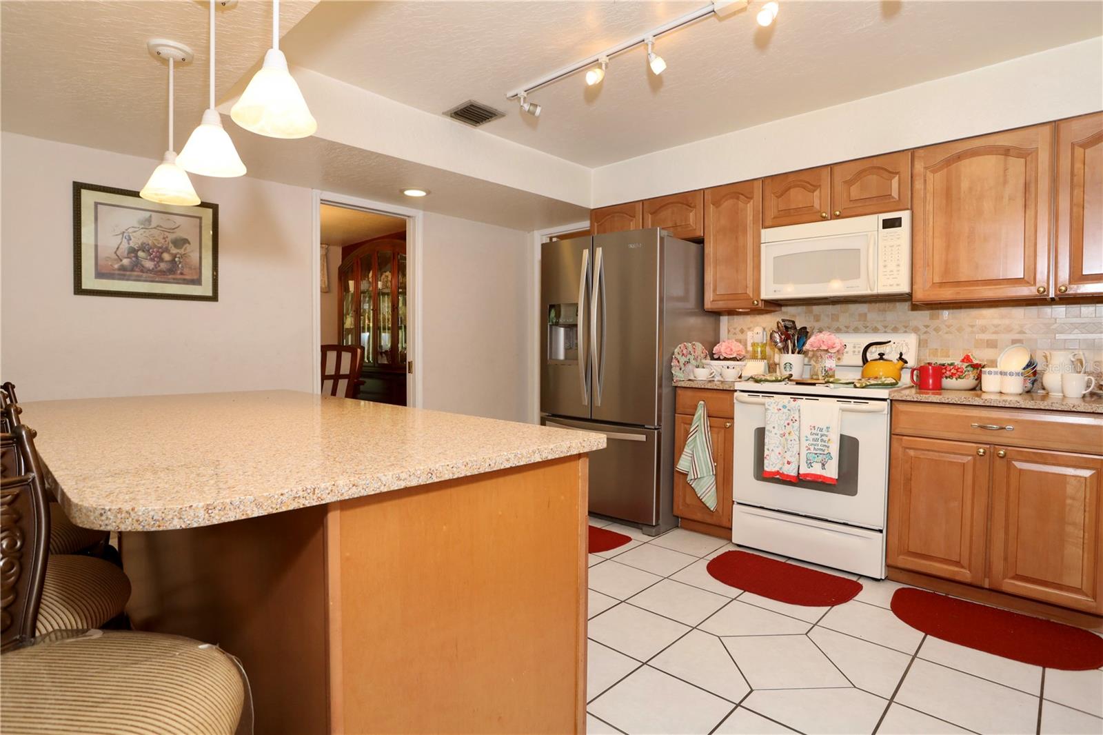 Image 23 of 67 For 860 Oak Shore Drive