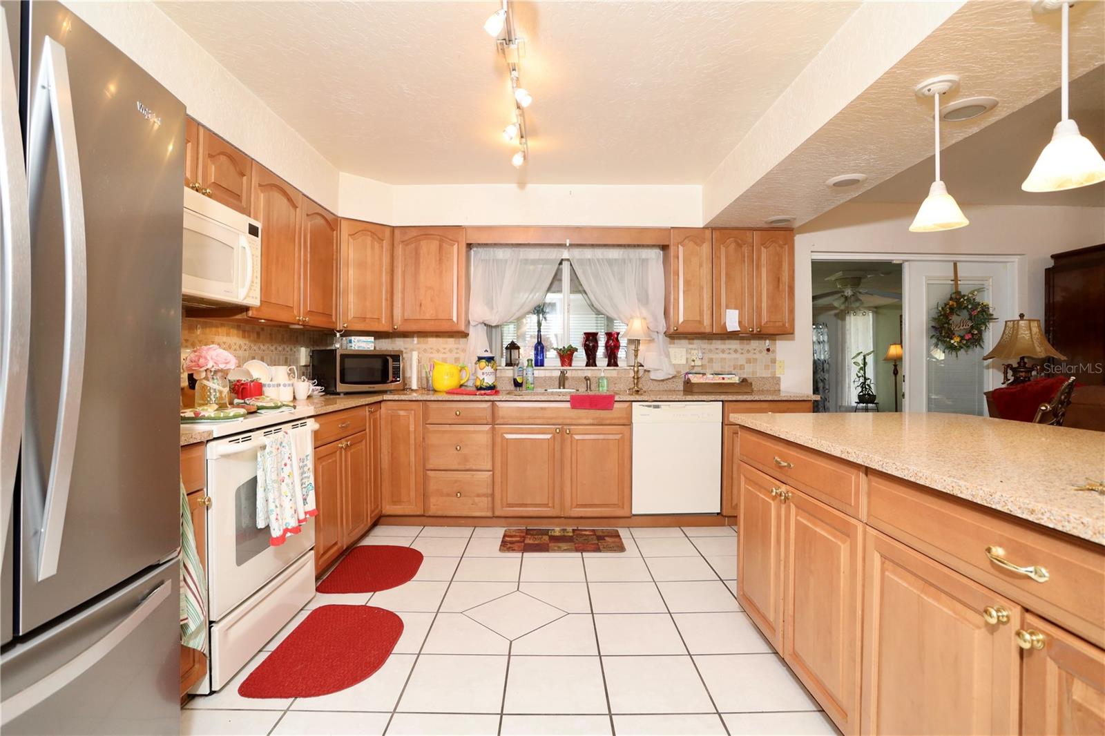 Image 24 of 67 For 860 Oak Shore Drive