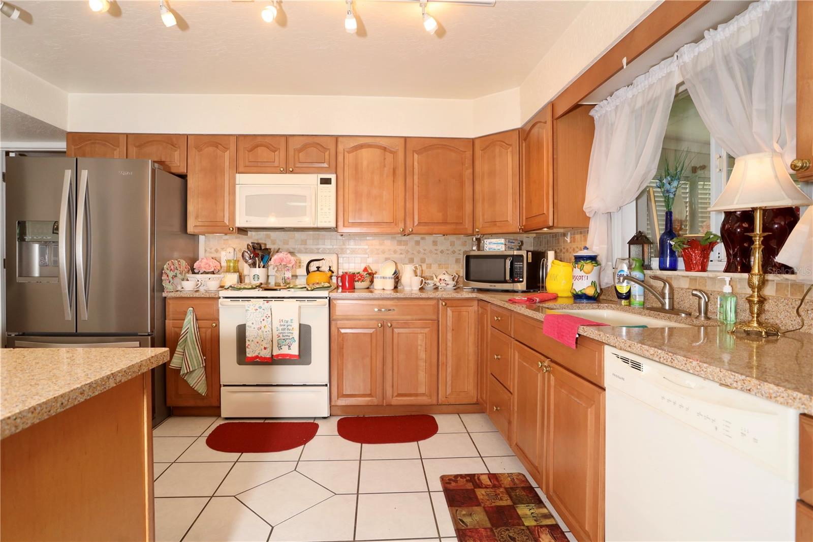 Image 25 of 67 For 860 Oak Shore Drive