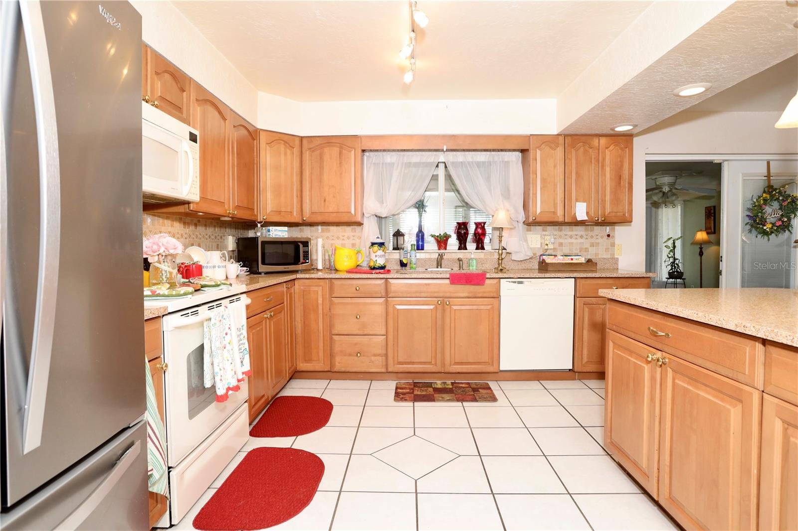 Image 27 of 67 For 860 Oak Shore Drive