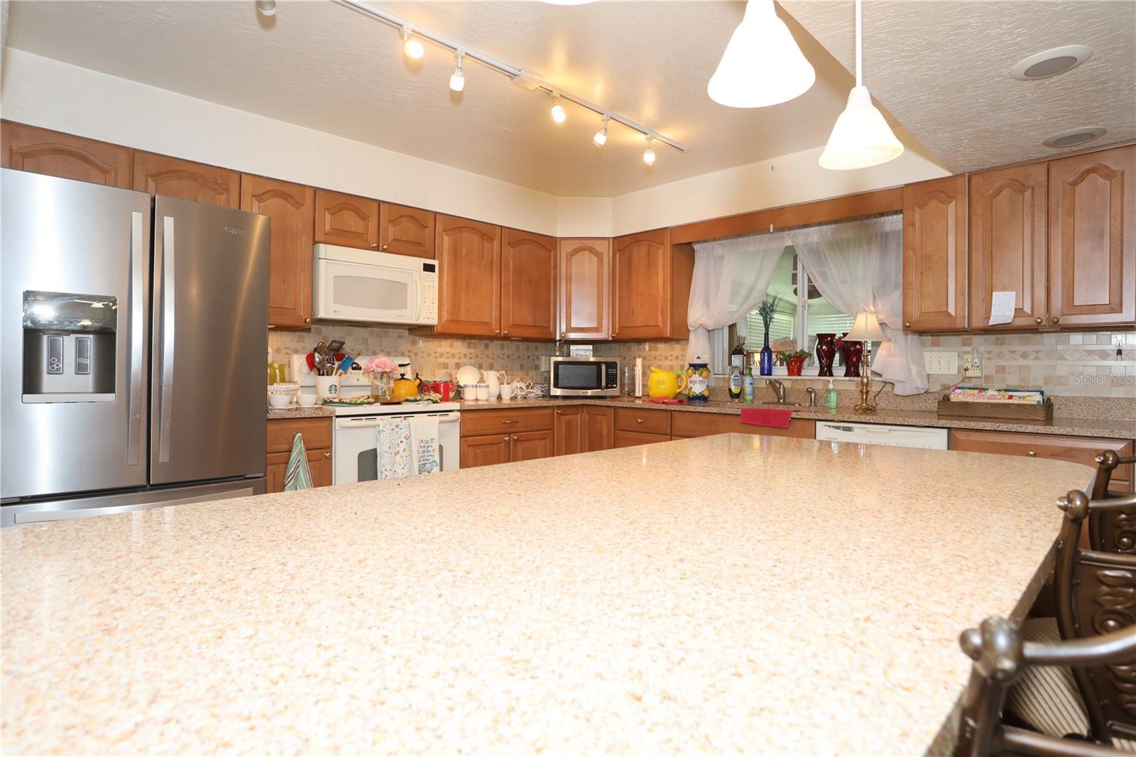 Image 29 of 67 For 860 Oak Shore Drive