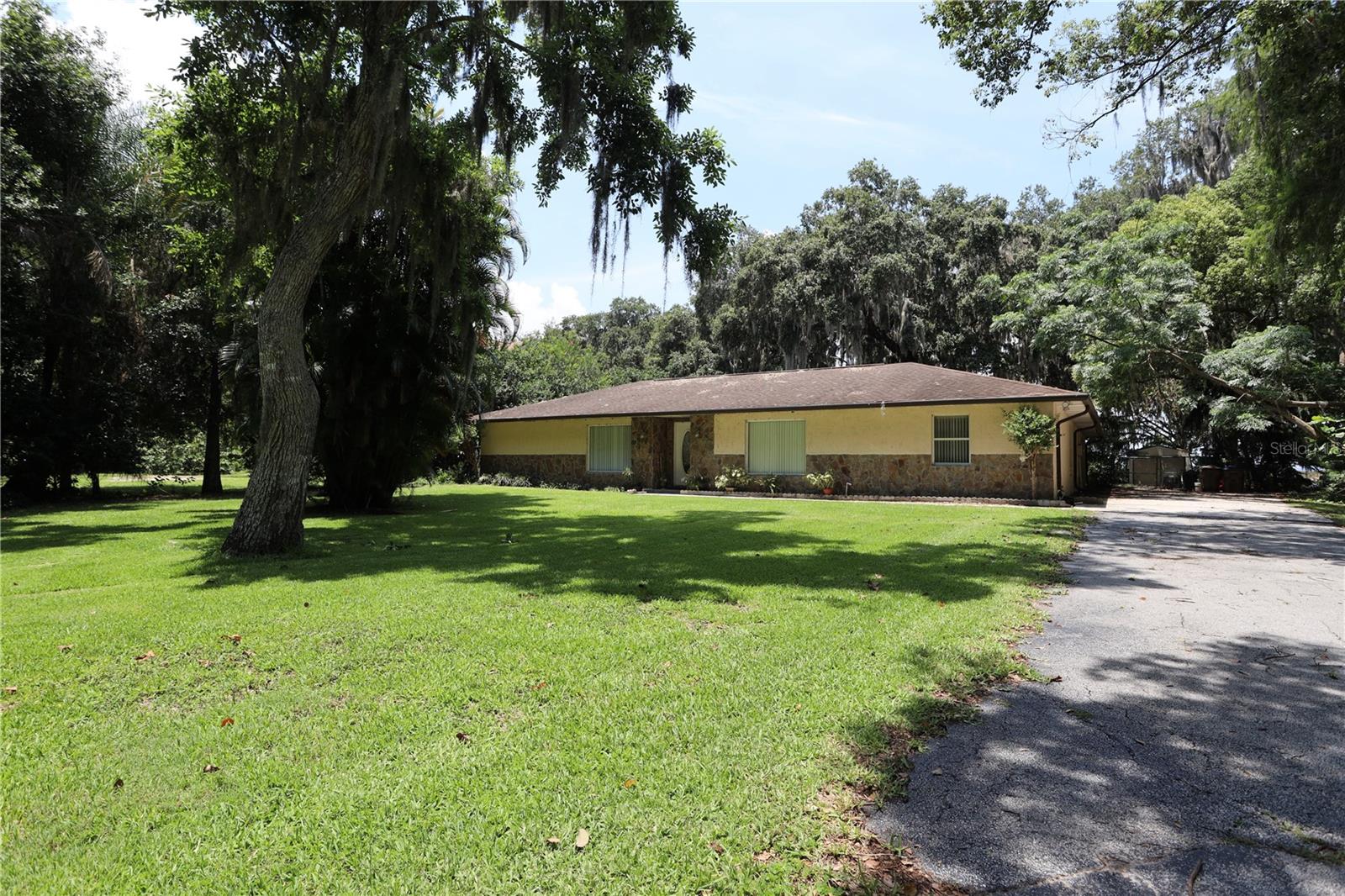 Image 3 of 67 For 860 Oak Shore Drive