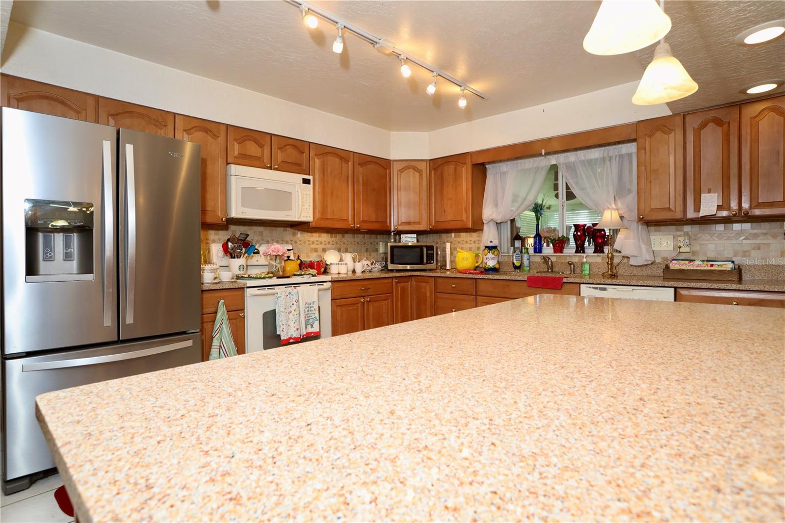 Image 30 of 67 For 860 Oak Shore Drive