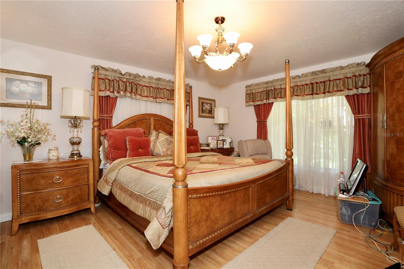 Image 33 of 67 For 860 Oak Shore Drive