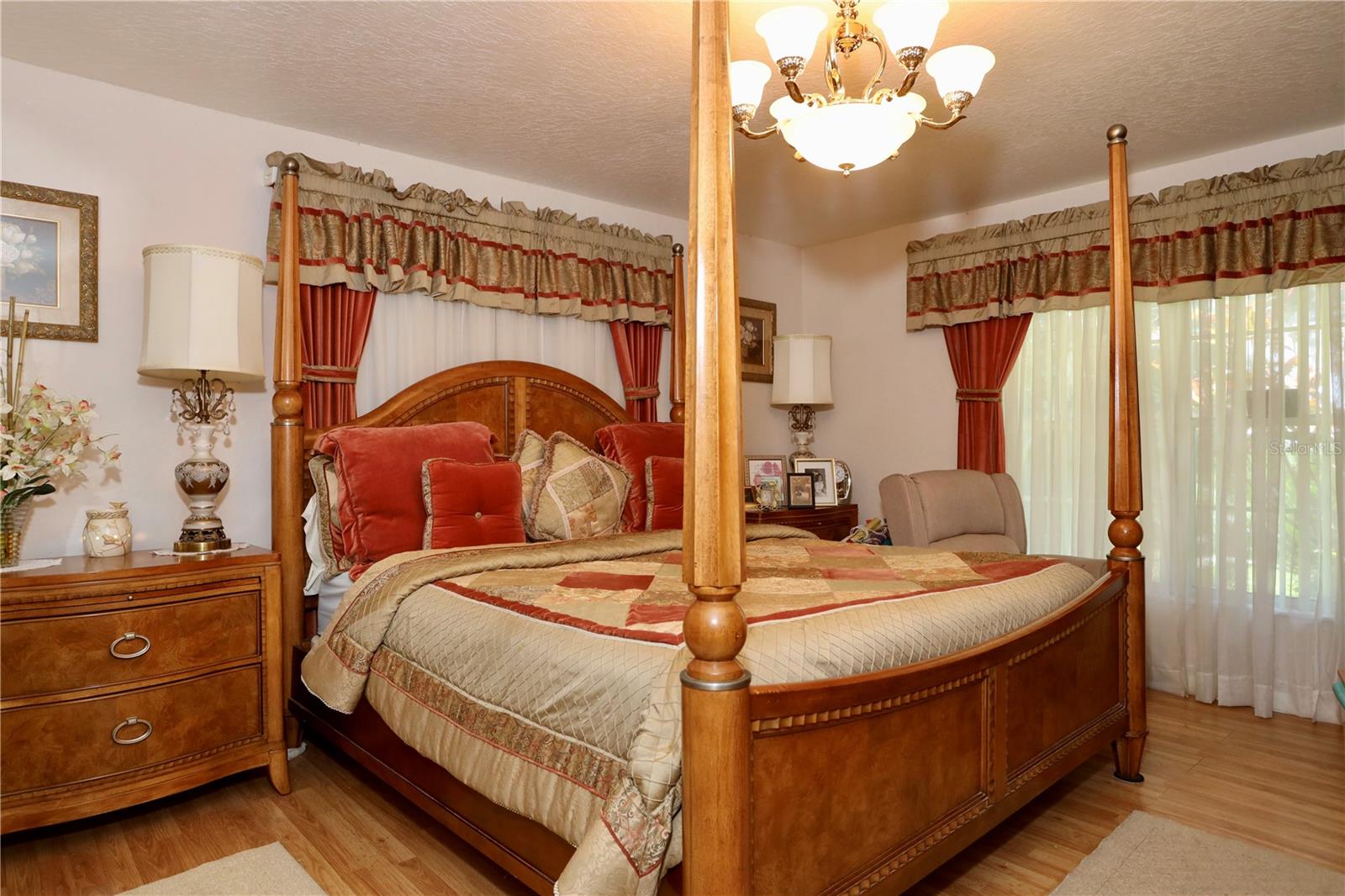 Image 34 of 67 For 860 Oak Shore Drive