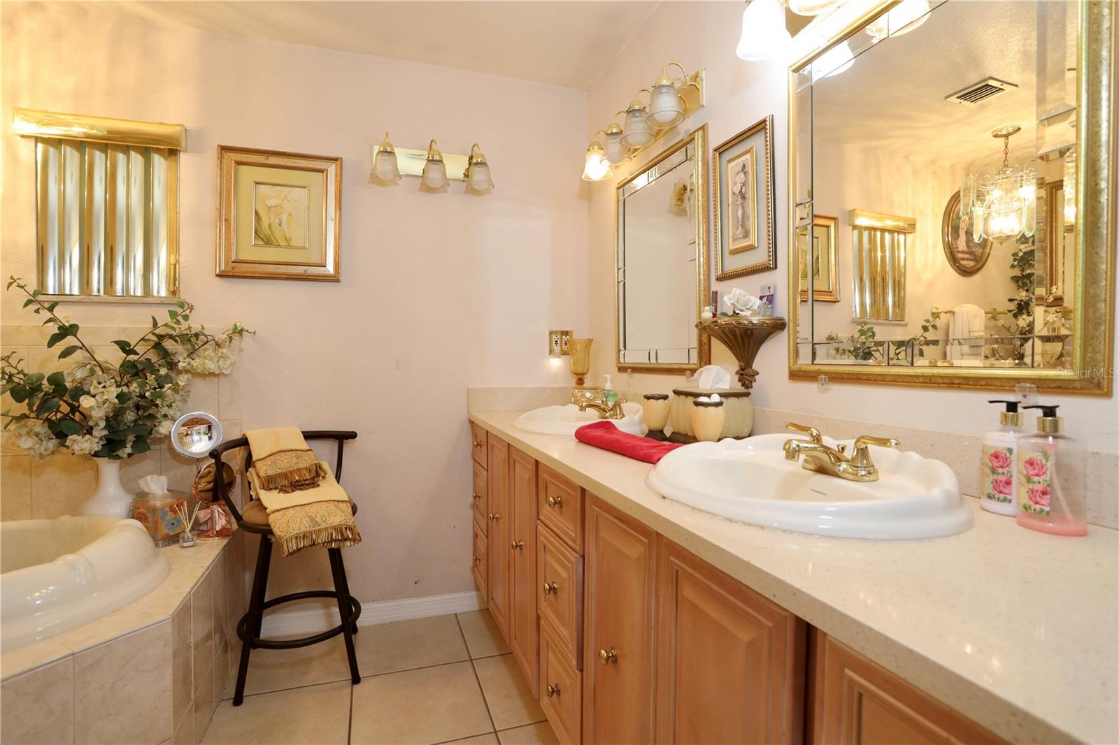 Image 36 of 67 For 860 Oak Shore Drive