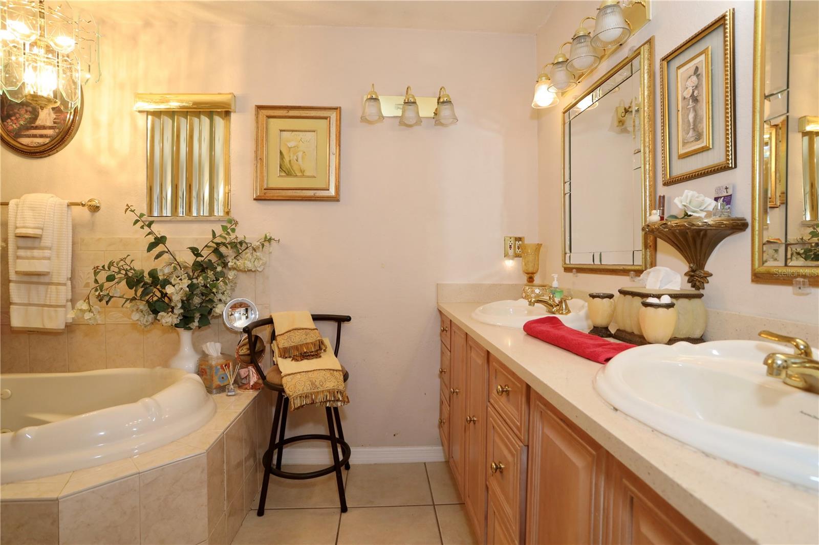 Image 37 of 67 For 860 Oak Shore Drive