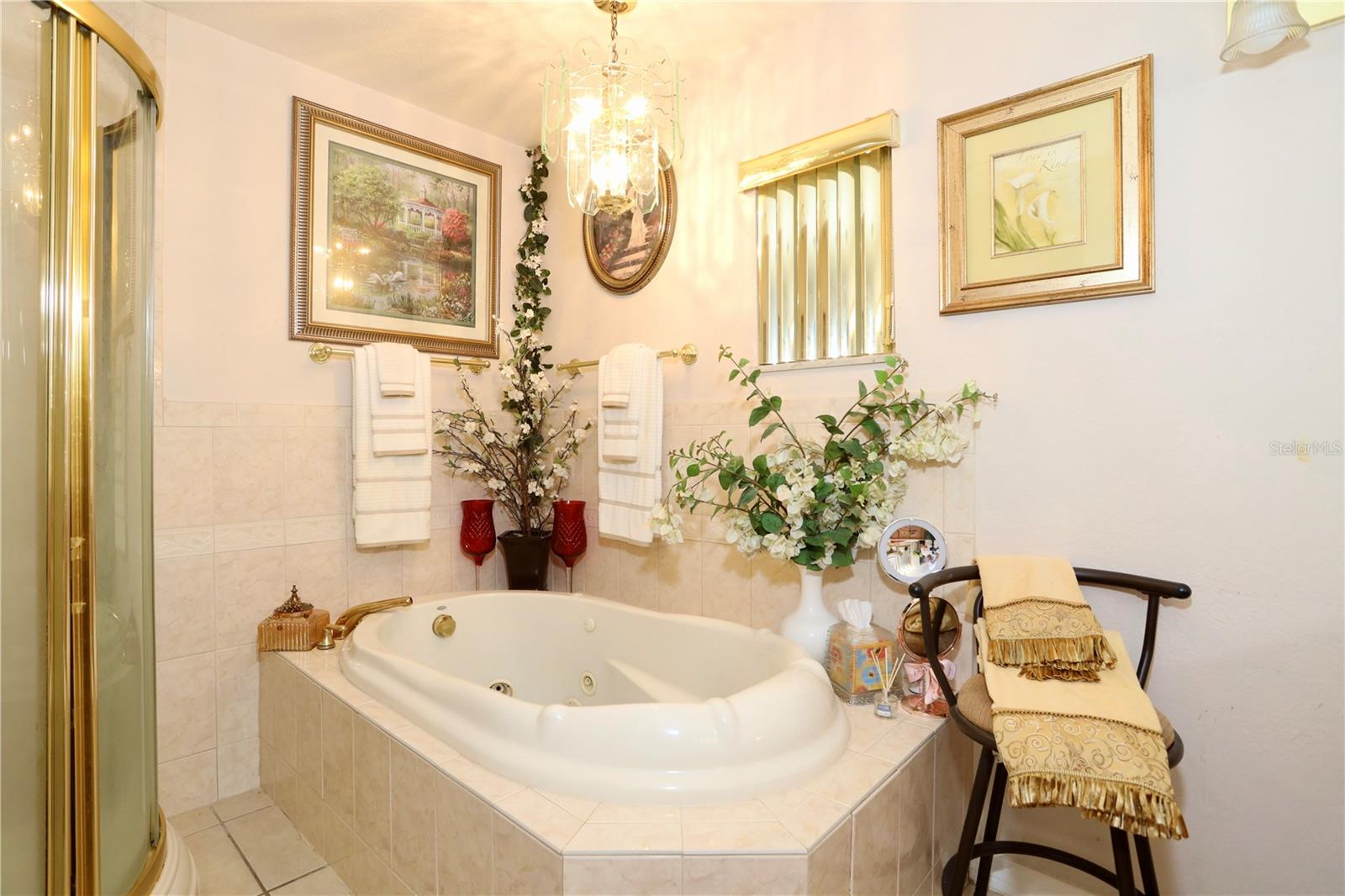 Image 38 of 67 For 860 Oak Shore Drive