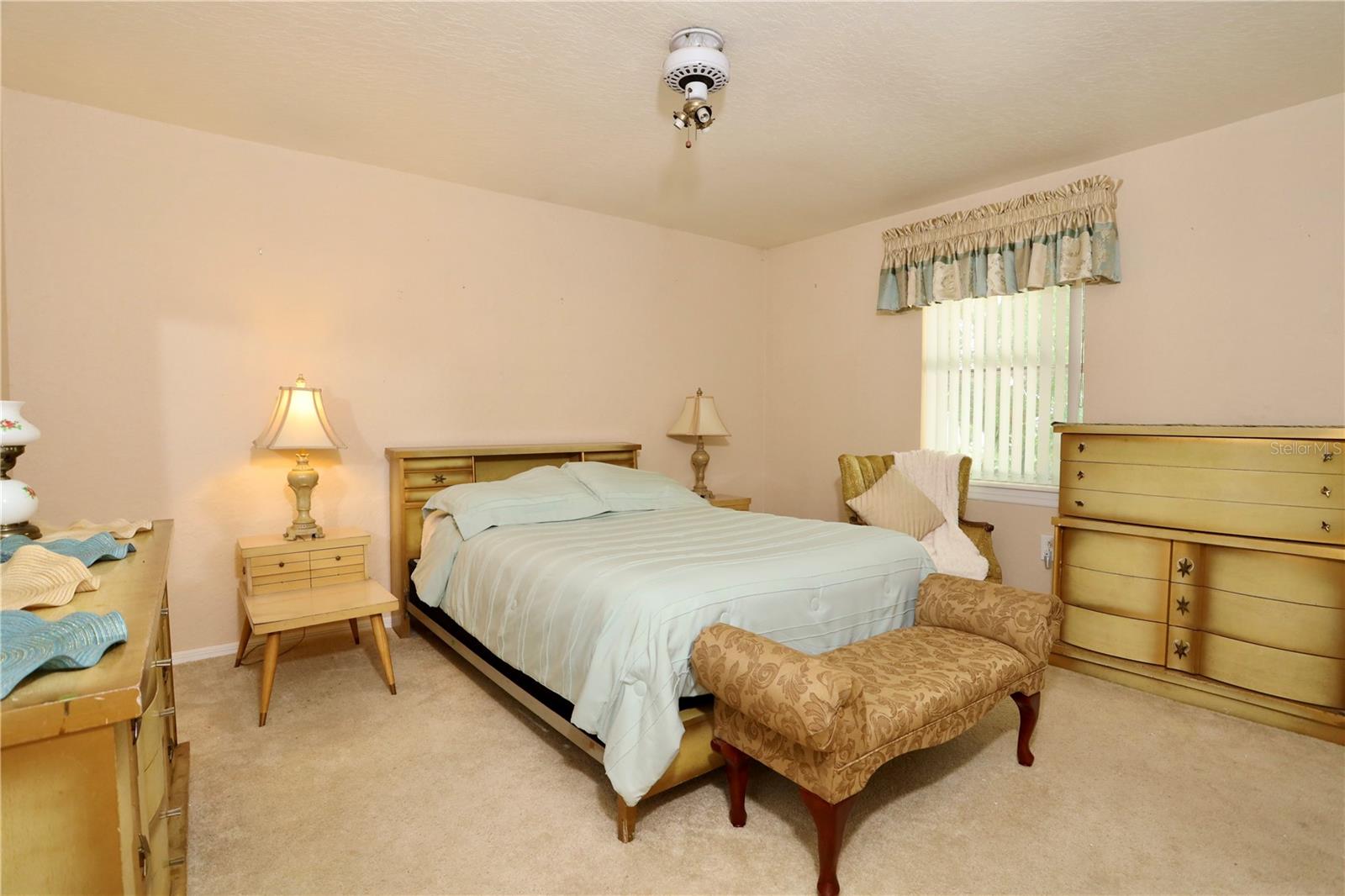 Image 39 of 67 For 860 Oak Shore Drive