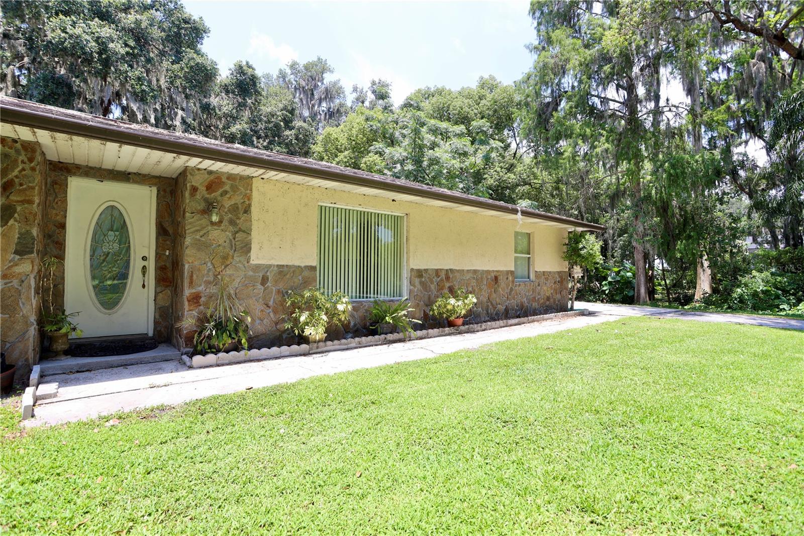 Image 4 of 67 For 860 Oak Shore Drive