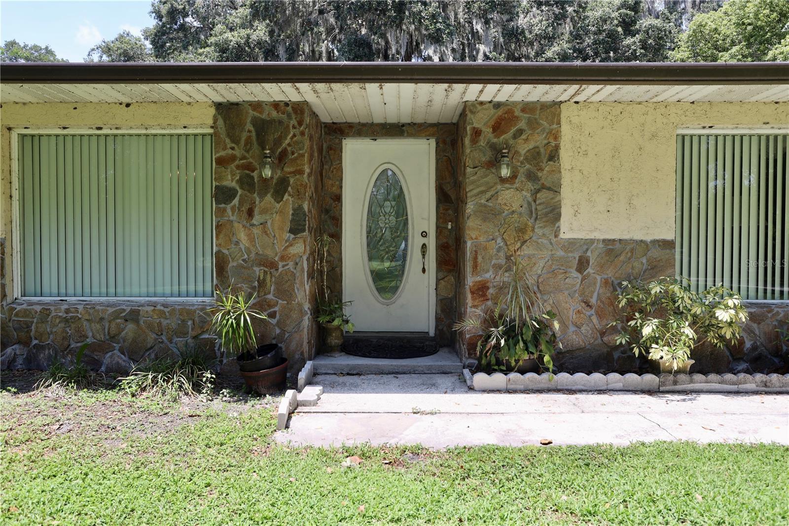 Image 6 of 67 For 860 Oak Shore Drive