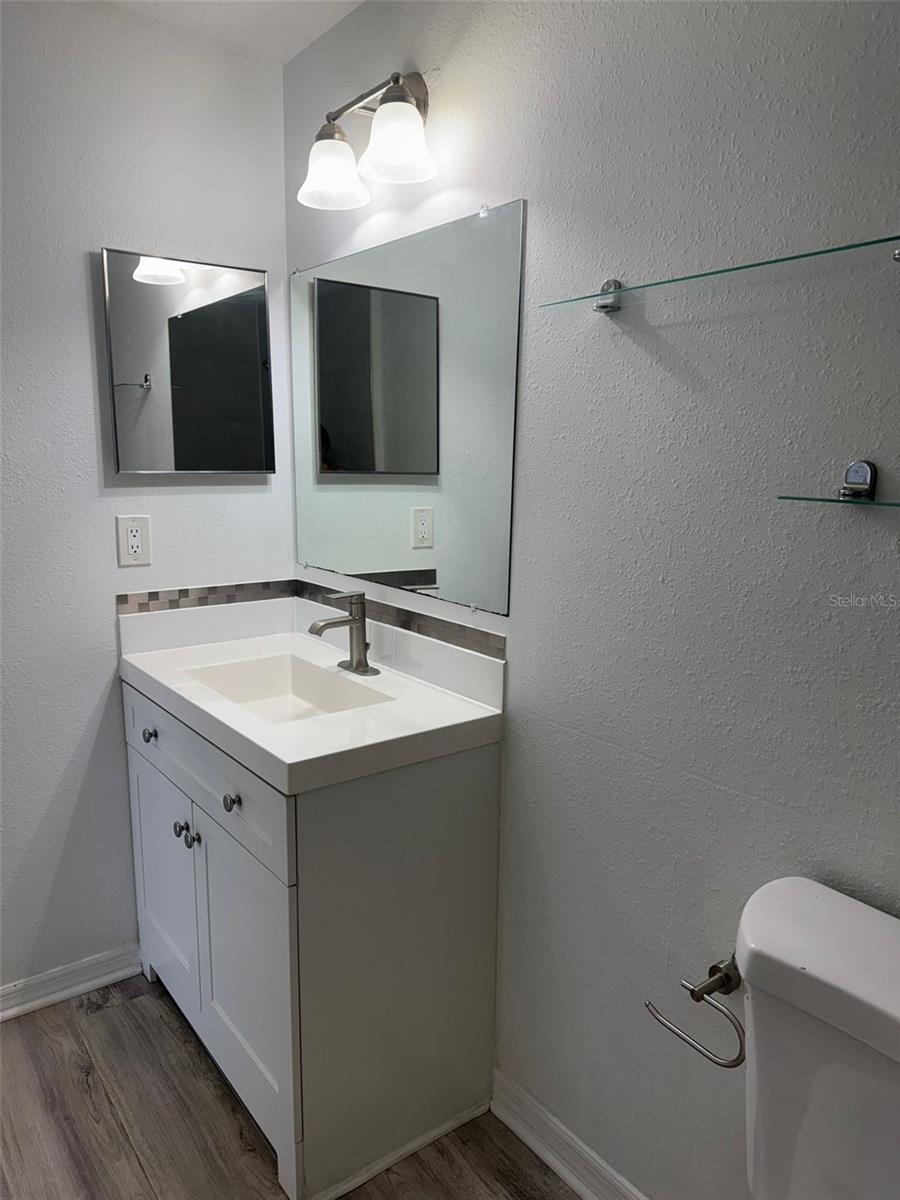 Image 11 of 16 For 5572 Metrowest Boulevard 311