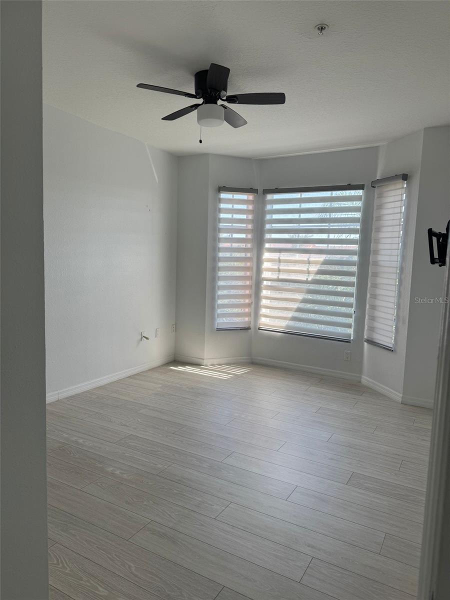 Image 3 of 16 For 5572 Metrowest Boulevard 311
