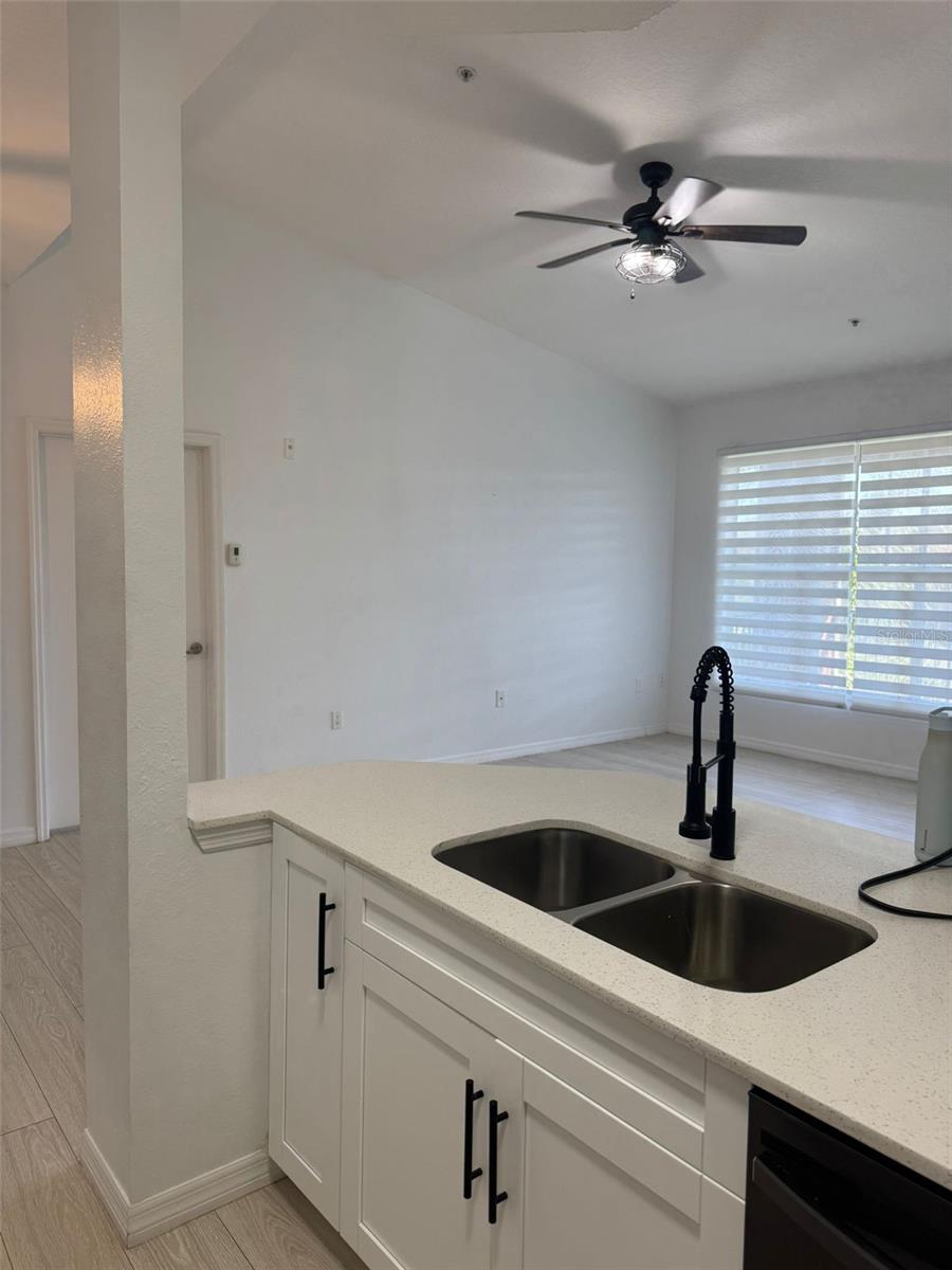 Image 5 of 16 For 5572 Metrowest Boulevard 311