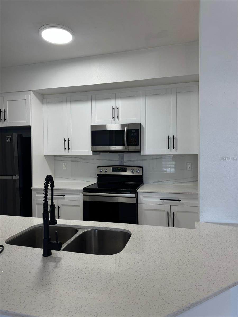 Image 6 of 16 For 5572 Metrowest Boulevard 311