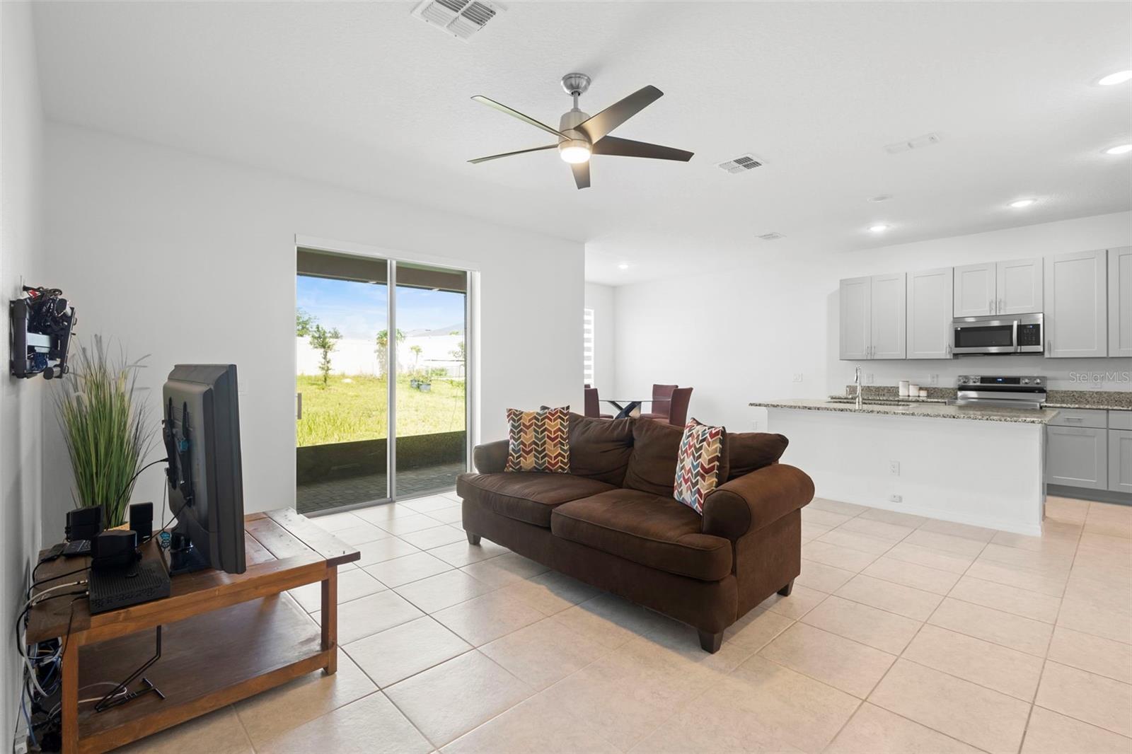 Image 10 of 32 For 172 Roseville Drive