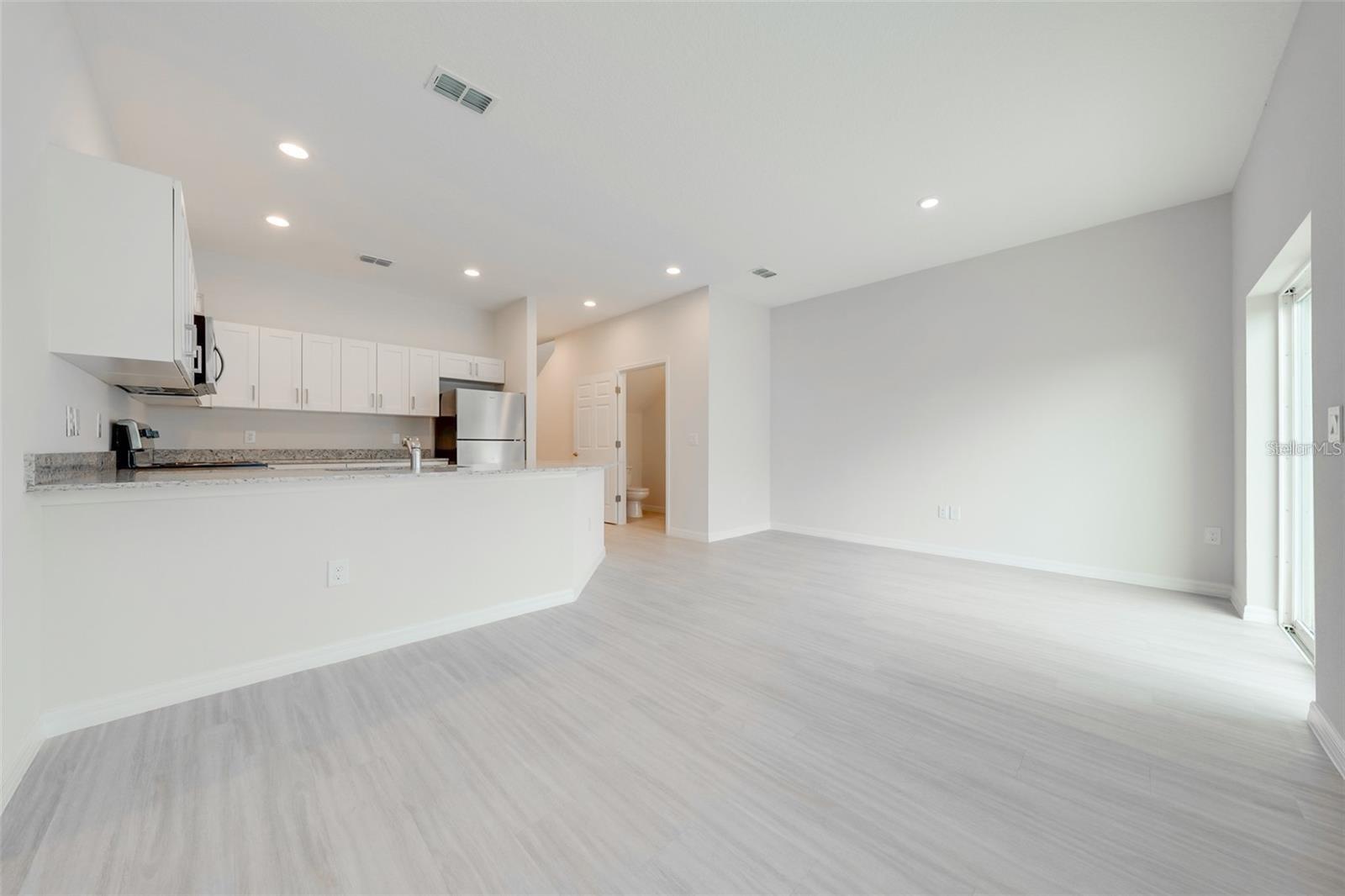 Image 34 of 38 For 2122 Penny Lane