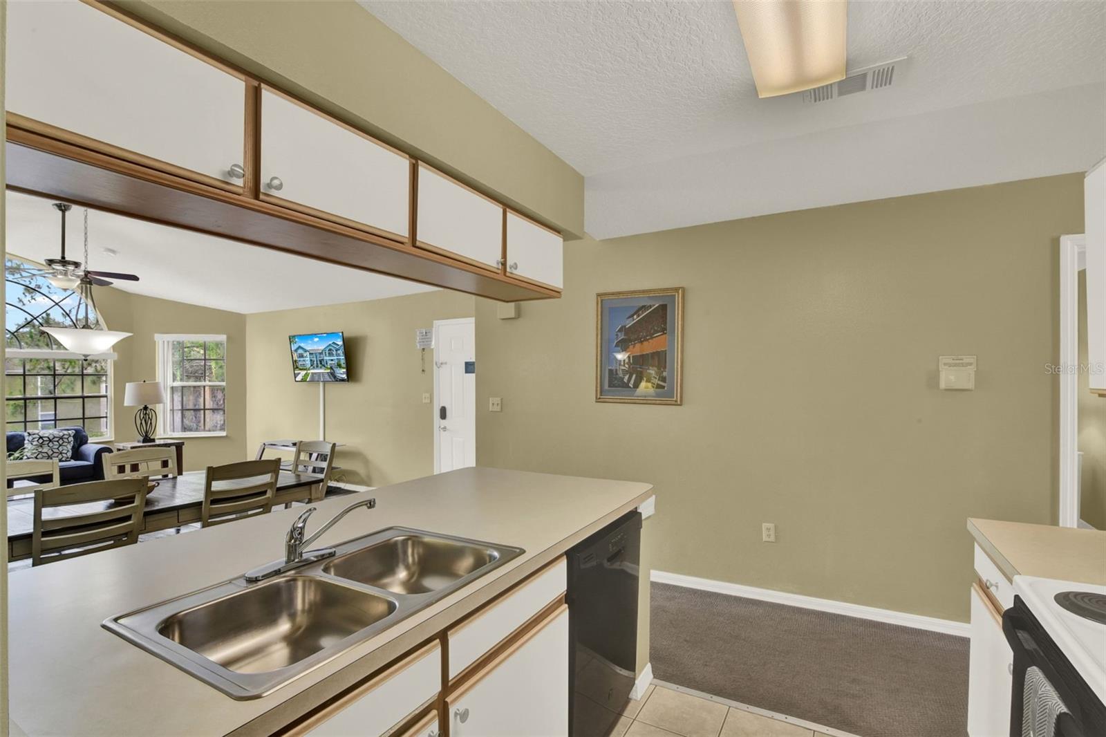Image 18 of 43 For 8716 Rain Forest Place D