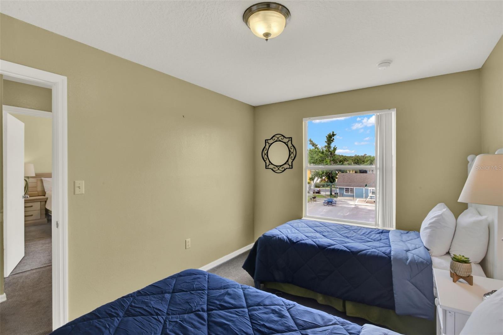Image 23 of 43 For 8716 Rain Forest Place D