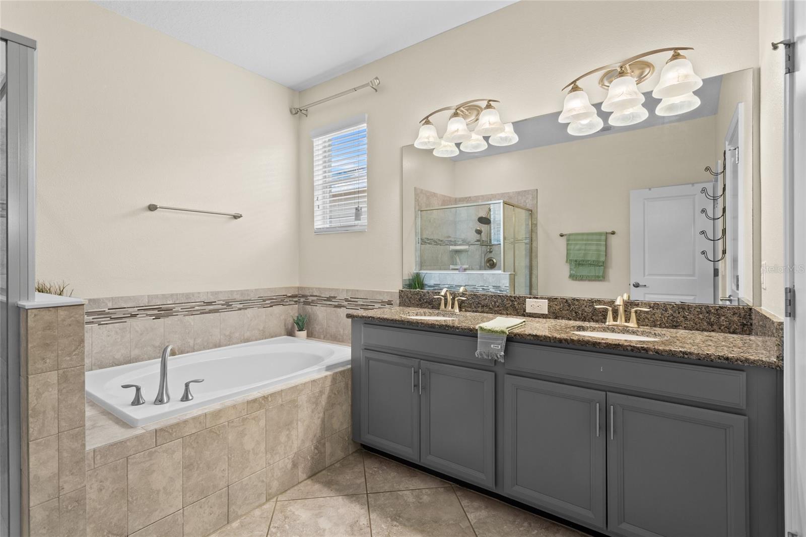 Image 19 of 48 For 3698 Cortland Drive