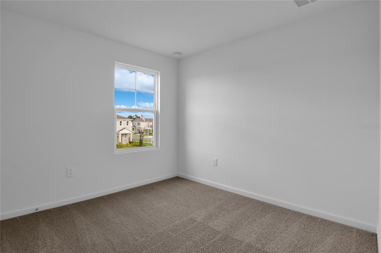 Image 17 of 22 For 762 Lake Dell Avenue