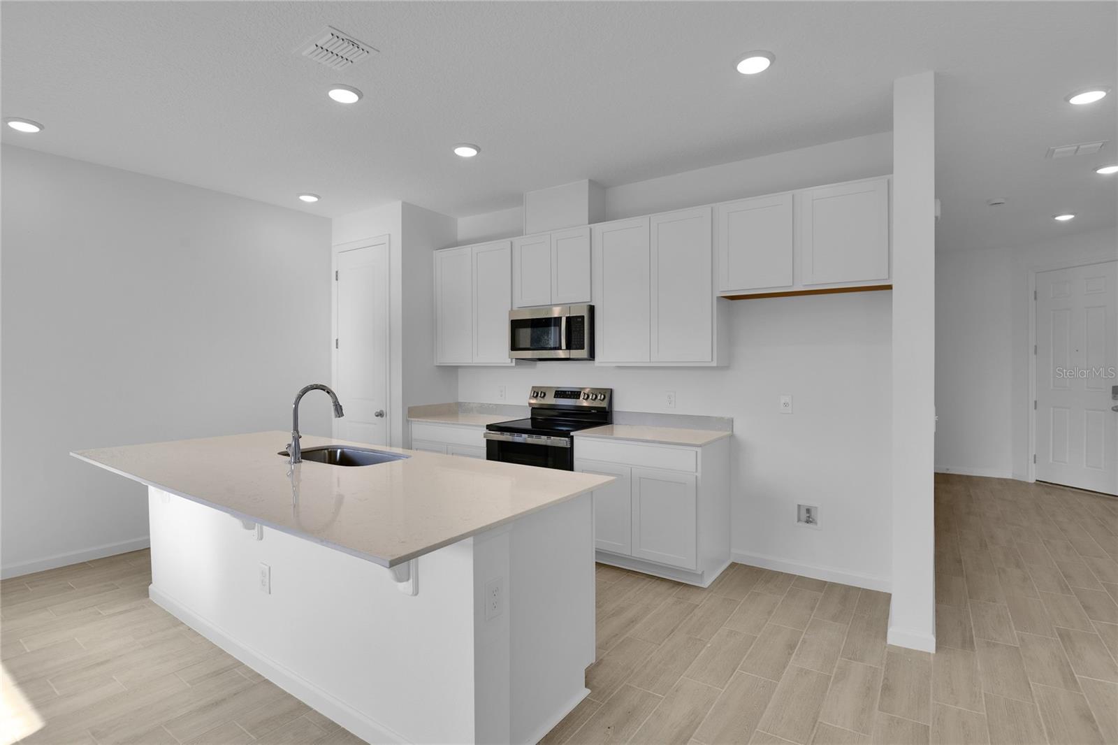 Image 3 of 22 For 762 Lake Dell Avenue