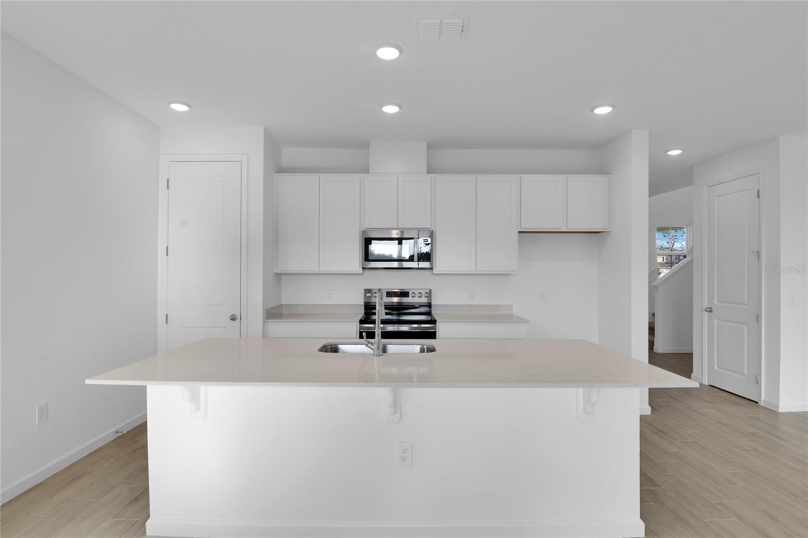 Image 4 of 22 For 762 Lake Dell Avenue