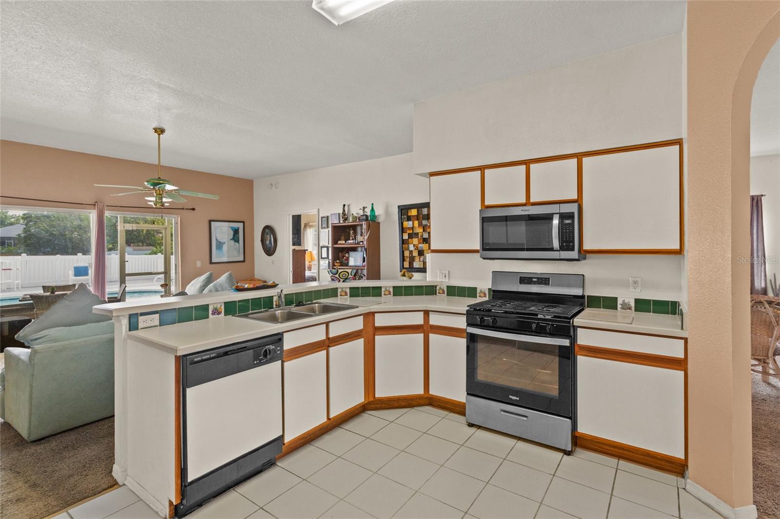 Image 13 of 32 For 906 Berwick Drive