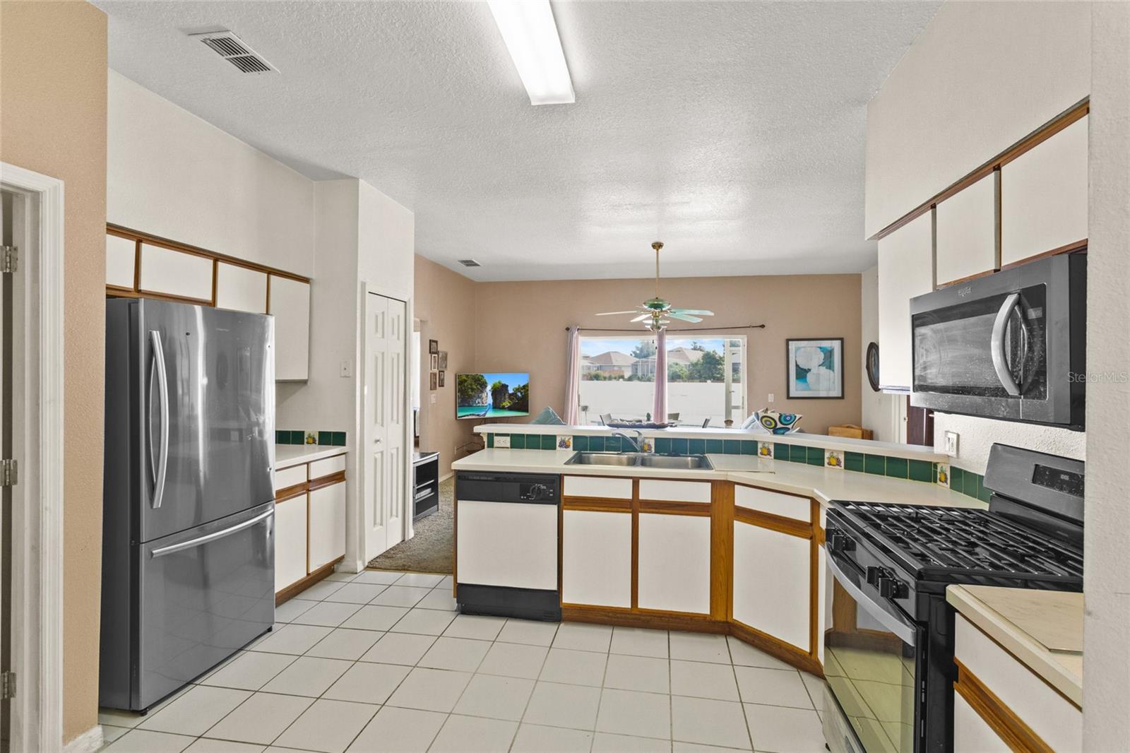 Image 14 of 32 For 906 Berwick Drive