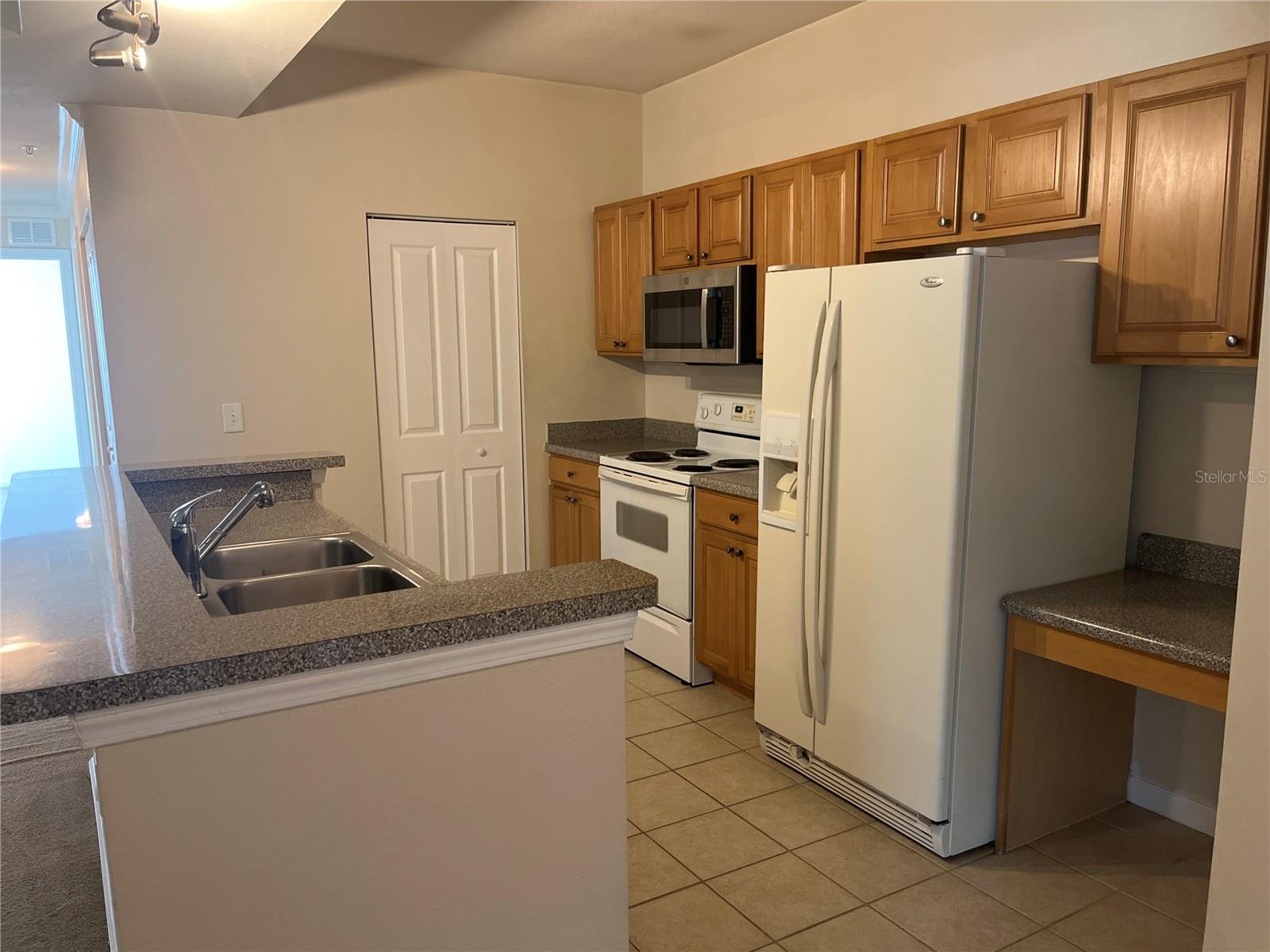 Image 11 of 18 For 11903 Sandy Knoll Court 916