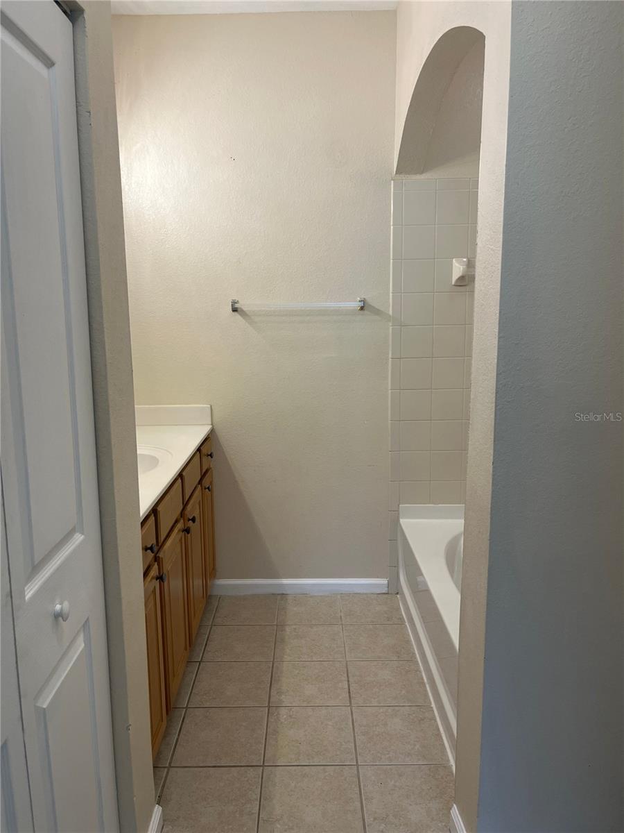 Image 14 of 18 For 11903 Sandy Knoll Court 916