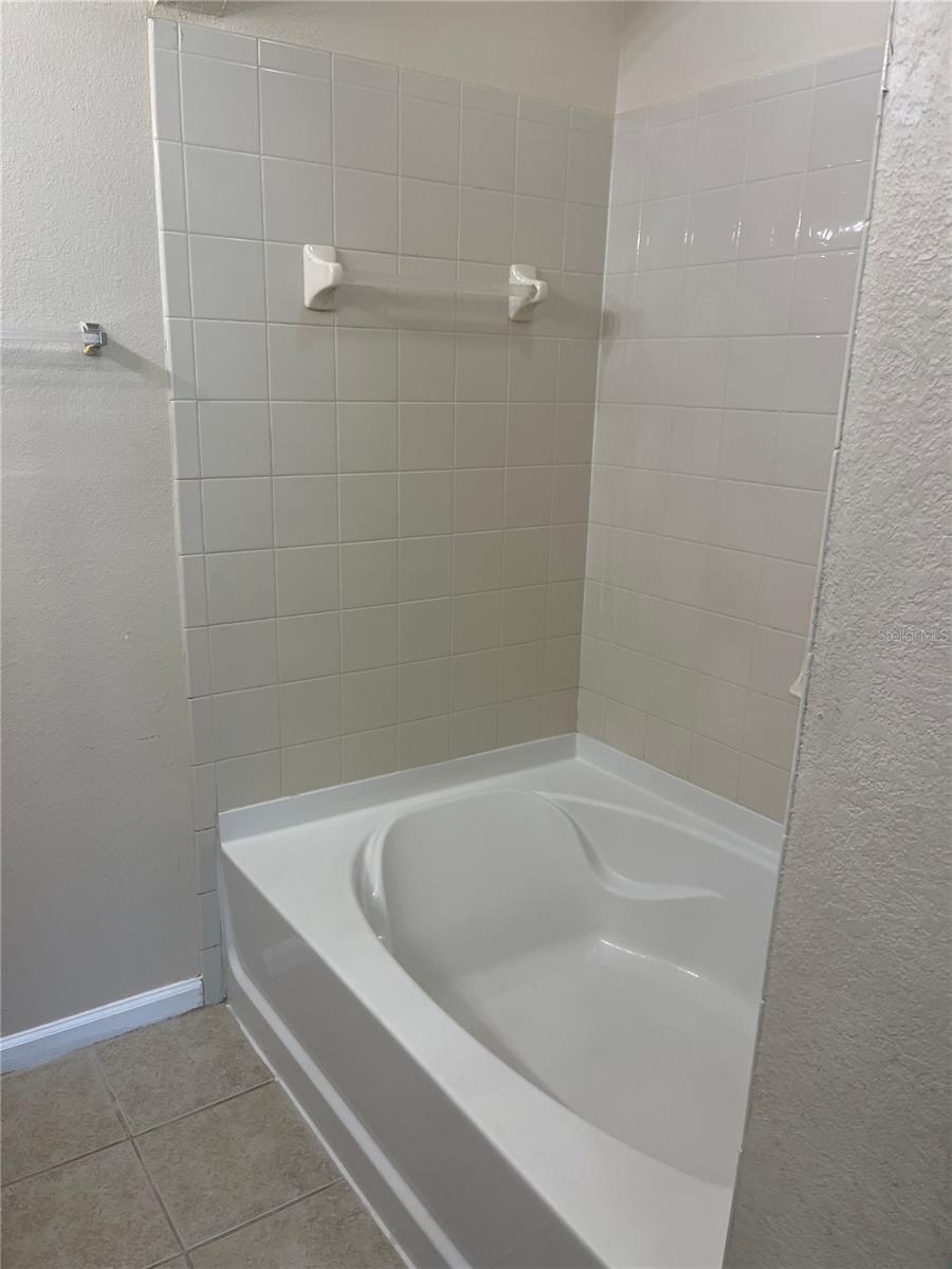 Image 16 of 18 For 11903 Sandy Knoll Court 916