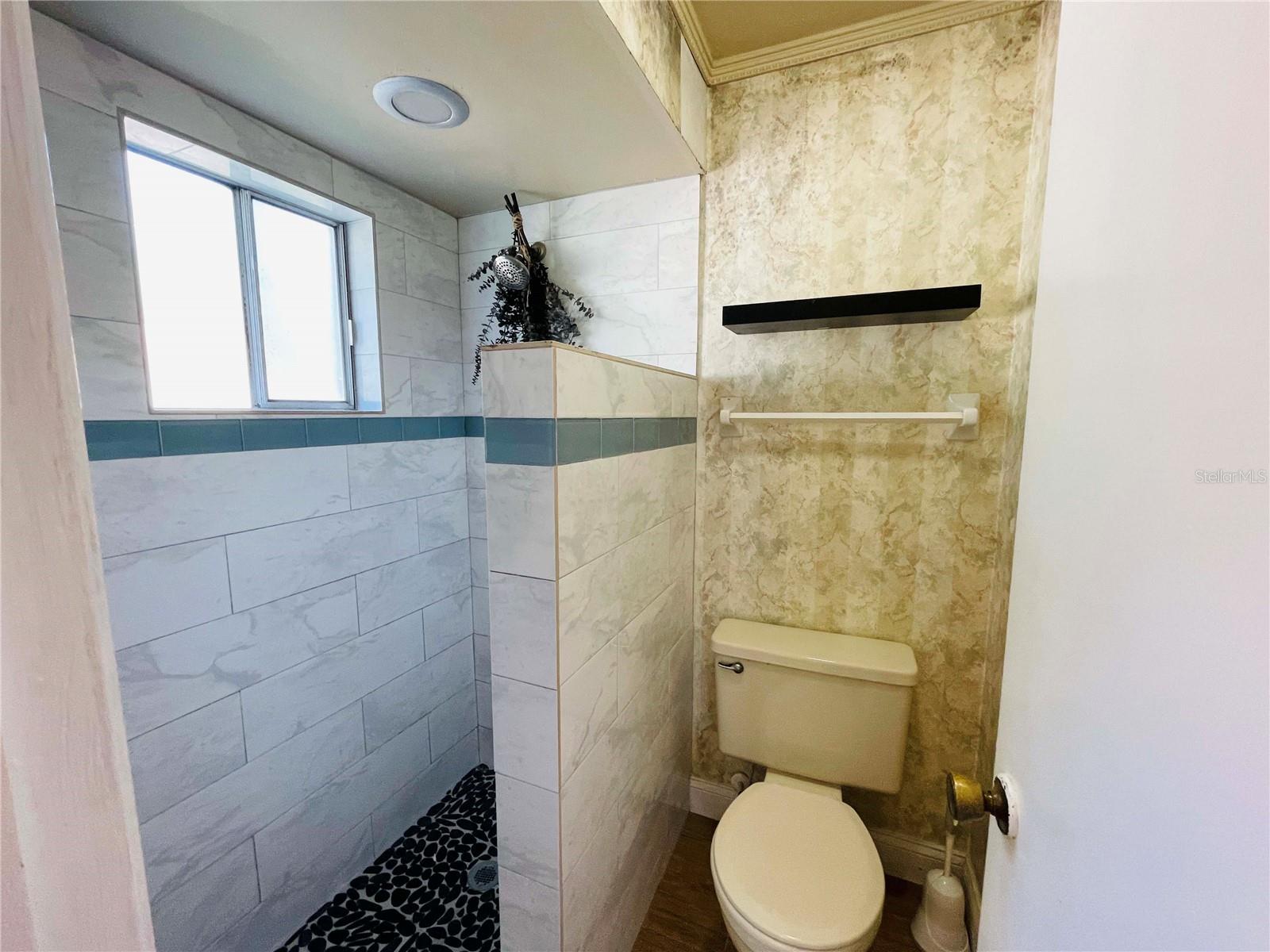 Image 11 of 24 For 428 Breakwater Drive